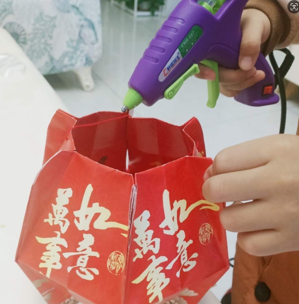热熔胶粘工艺品